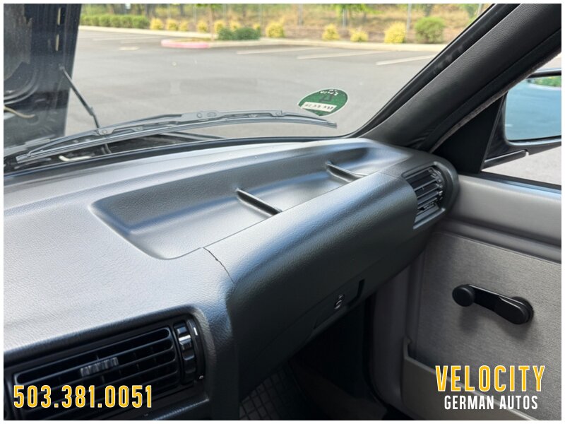1991 BMW 320i Touring 5-Speed - Photo 12 - Portland, OR 97230
