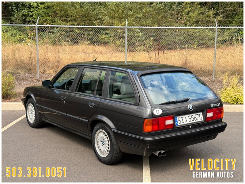 1991 BMW 320i Touring 5-Speed - Photo 4 - Portland, OR 97230