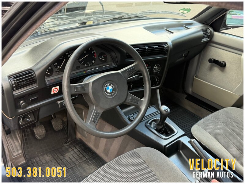 1991 BMW 320i Touring 5-Speed - Photo 6 - Portland, OR 97230