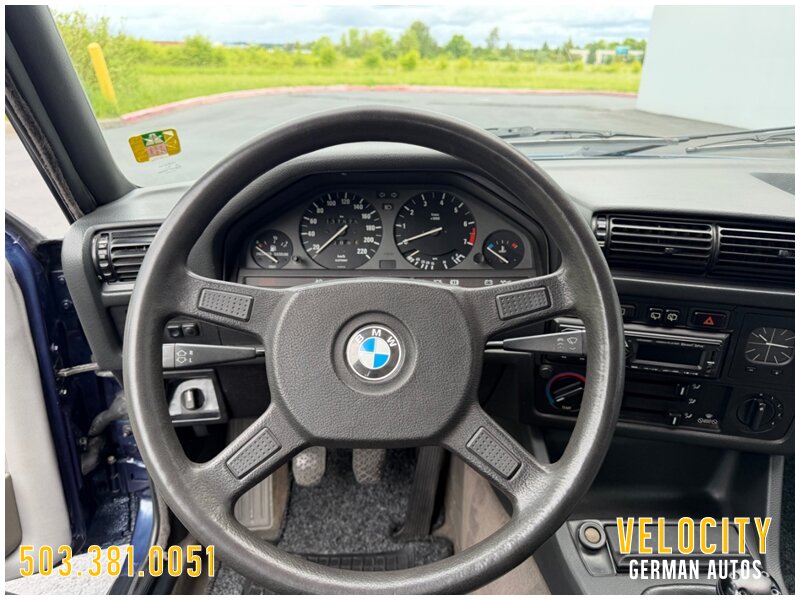 1991 BMW 318i Touring 5-Speed - Photo 7 - Portland, OR 97230