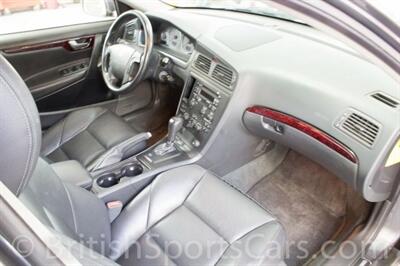 2004 Volvo V70 2.5T   - Photo 21 - San Luis Obispo, CA 93401