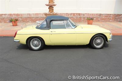 1967 MG MGB Coupe   - Photo 2 - San Luis Obispo, CA 93401