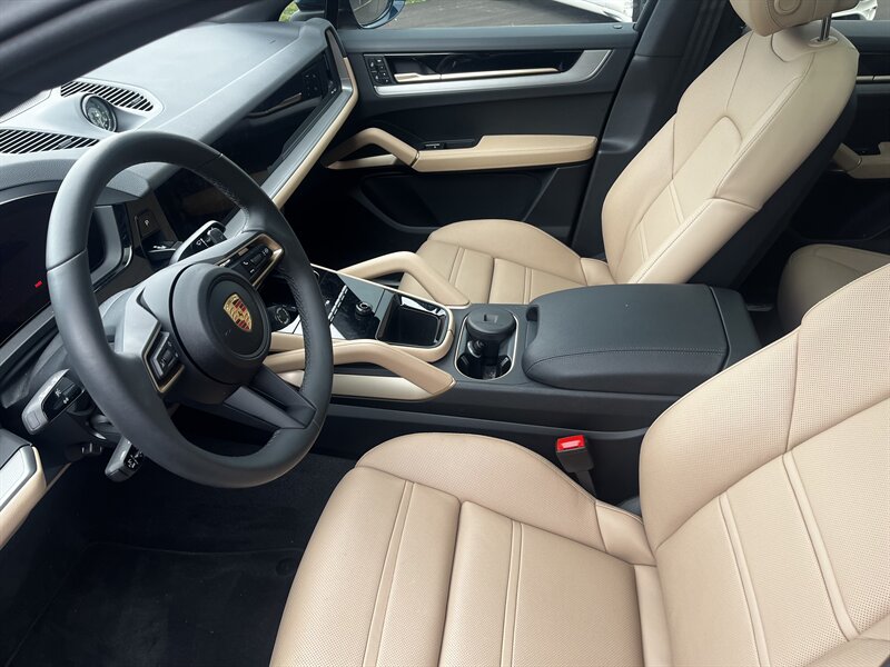 2025 Porsche Cayenne Coupe - Photo 3 - Indianapolis, IN 46268