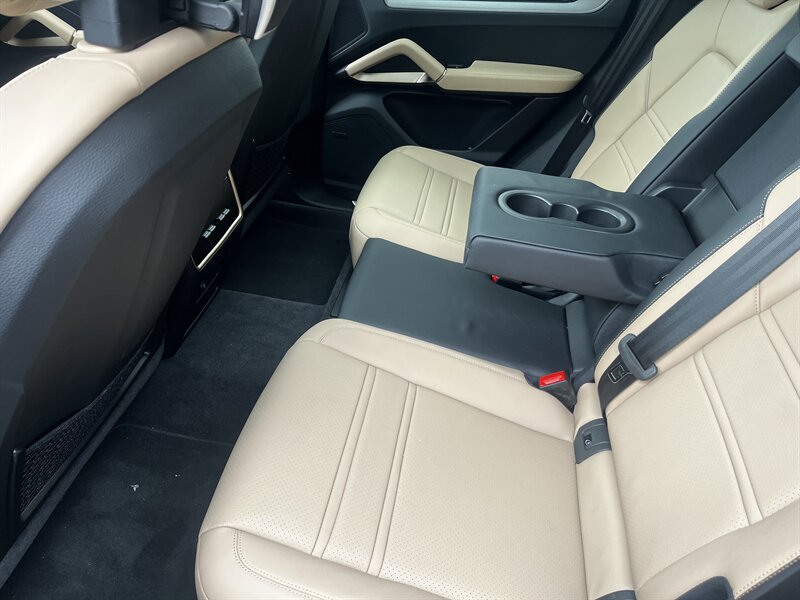 2025 Porsche Cayenne Coupe - Photo 4 - Indianapolis, IN 46268