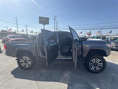 2017 Toyota Tacoma SR5 V6   - Photo 12 - Dallas, TX 75247