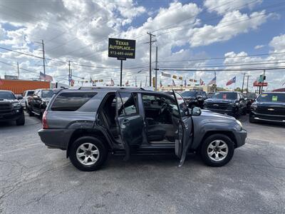 2005 Toyota 4Runner SR5   - Photo 8 - Dallas, TX 75247