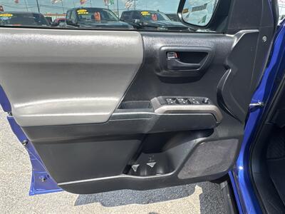 2022 Toyota Tacoma SR5 V6   - Photo 19 - Dallas, TX 75247