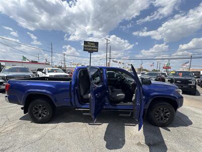 2022 Toyota Tacoma SR5 V6   - Photo 13 - Dallas, TX 75247