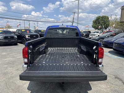 2022 Toyota Tacoma SR5 V6   - Photo 8 - Dallas, TX 75247