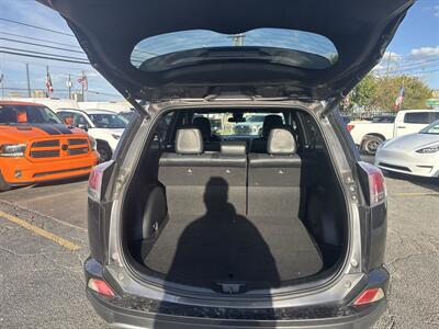 2017 Toyota RAV4 SE   - Photo 4 - Dallas, TX 75247