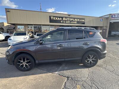 2017 Toyota RAV4 SE   - Photo 2 - Dallas, TX 75247