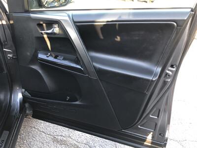 2017 Toyota RAV4 SE   - Photo 43 - Dallas, TX 75247