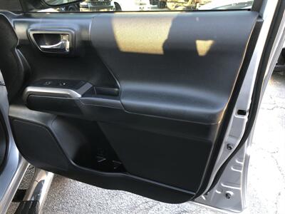 2017 Toyota Tacoma TRD Sport   - Photo 34 - Dallas, TX 75247