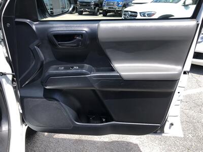 2019 Toyota Tacoma SR   - Photo 34 - Dallas, TX 75247