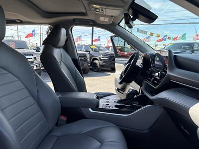 2023 Toyota Highlander XLE   - Photo 35 - Dallas, TX 75247