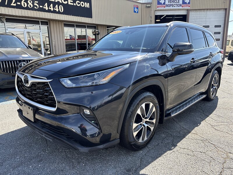 2023 Toyota Highlander XLE   - Photo 1 - Dallas, TX 75247