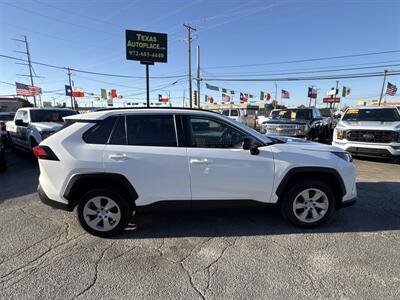 2020 Toyota RAV4 LE   - Photo 7 - Dallas, TX 75247