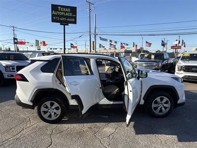 2020 Toyota RAV4 LE   - Photo 11 - Dallas, TX 75247