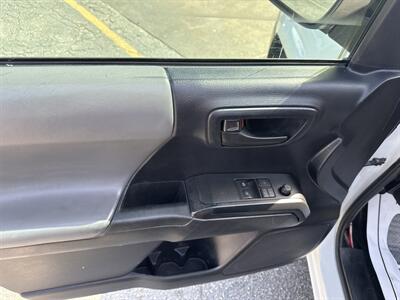 2020 Toyota Tacoma SR   - Photo 17 - Dallas, TX 75247