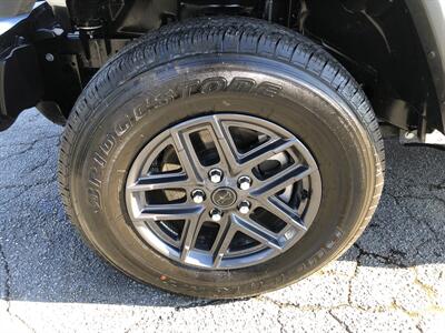 2025 Jeep Gladiator Sport   - Photo 34 - Dallas, TX 75247