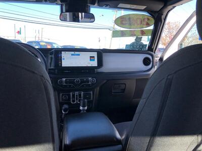 2025 Jeep Gladiator Sport   - Photo 26 - Dallas, TX 75247