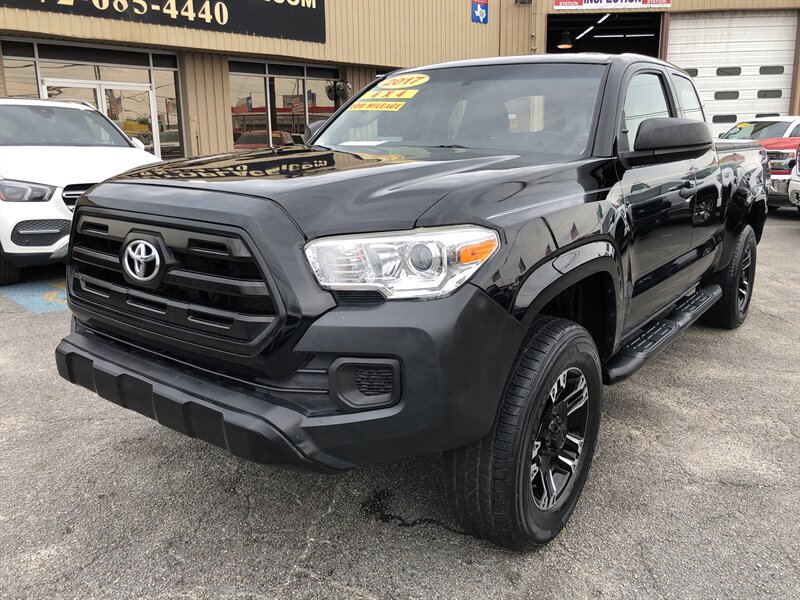 2017 Toyota Tacoma SR  