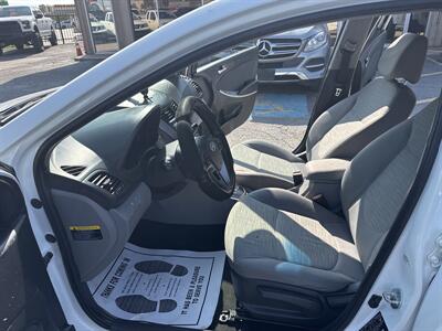 2015 Hyundai ACCENT GLS   - Photo 11 - Dallas, TX 75247