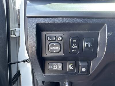 2017 Toyota Tundra Platinum - Photo 26 - Dallas, TX 75247