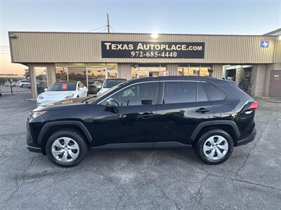 2019 Toyota RAV4 LE - Photo 2 - Dallas, TX 75247