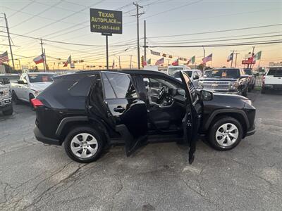 2019 Toyota RAV4 LE - Photo 12 - Dallas, TX 75247