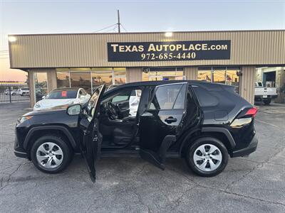 2019 Toyota RAV4 LE - Photo 11 - Dallas, TX 75247