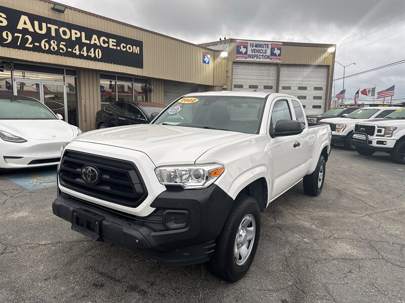 2022 Toyota Tacoma SR's photo