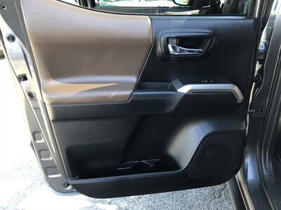 2017 Toyota Tacoma Limited   - Photo 30 - Dallas, TX 75247