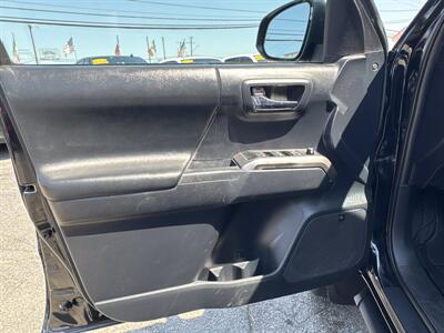 2019 Toyota Tacoma Limited   - Photo 18 - Dallas, TX 75247