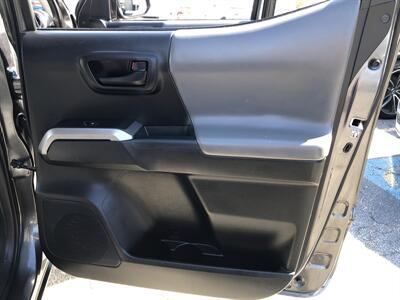 2018 Toyota Tacoma SR5 V6   - Photo 27 - Dallas, TX 75247