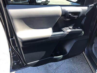 2018 Toyota Tacoma SR5 V6   - Photo 13 - Dallas, TX 75247
