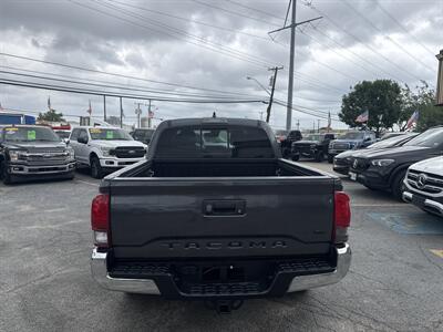 2022 Toyota Tacoma SR5 V6   - Photo 4 - Dallas, TX 75247