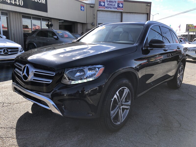 2018 Mercedes-Benz GLC GLC 300   - Photo 1 - Dallas, TX 75247