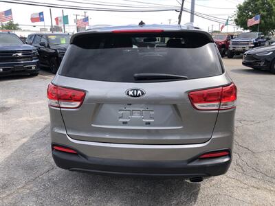 2017 Kia Sorento LX V6   - Photo 9 - Dallas, TX 75247
