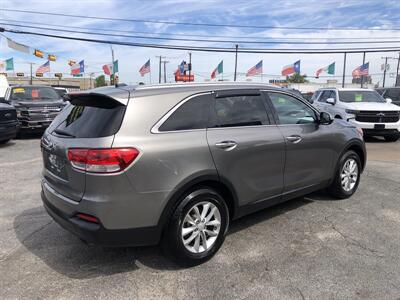 2017 Kia Sorento LX V6   - Photo 8 - Dallas, TX 75247