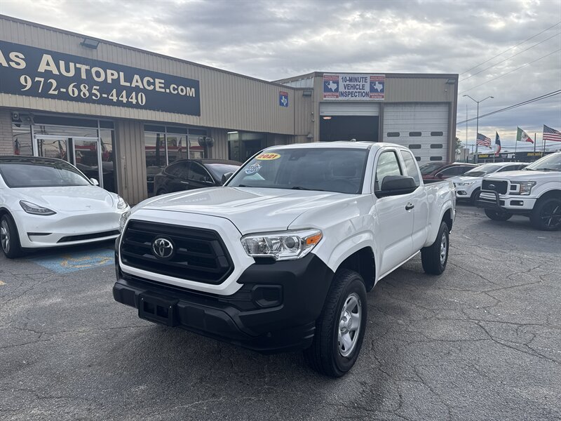 2021 Toyota Tacoma SR's photo
