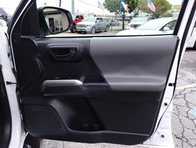 2022 Toyota Tacoma SR5 V6   - Photo 18 - Dallas, TX 75247