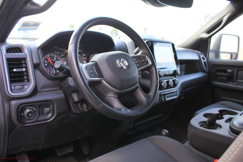 2024 RAM 3500 Tradesman - Photo 18 - Rialto, CA 92376-8618