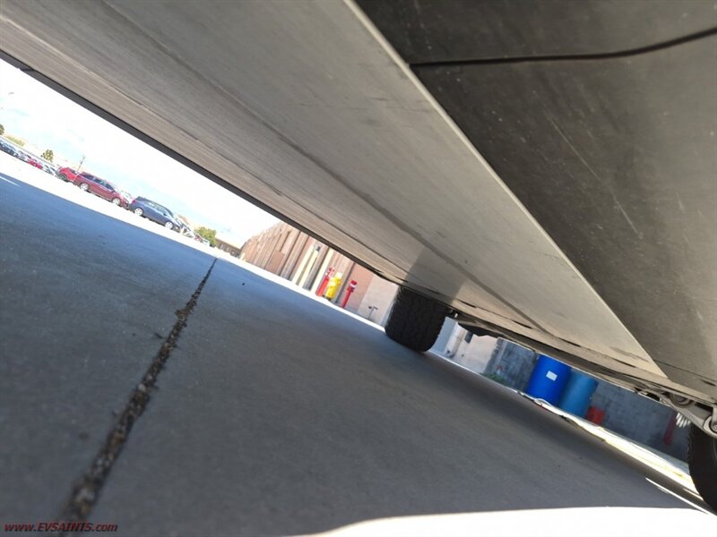2025 Rivian R1S Adventure - Photo 18 - Rialto, CA 92376-8618