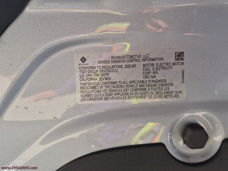 2025 Rivian R1S Adventure - Photo 16 - Rialto, CA 92376-8618