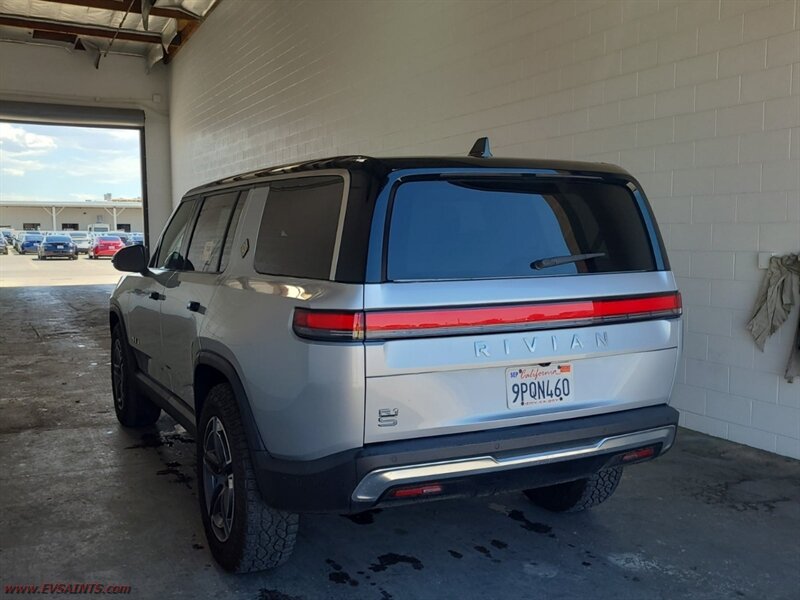 2025 Rivian R1S Adventure - Photo 5 - Rialto, CA 92376-8618