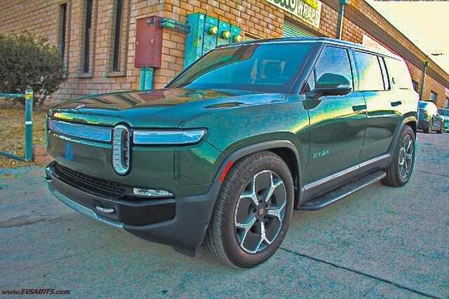 2023 Rivian R1S Adventure  AWD - Photo 1 - Rialto, CA 92376-8618