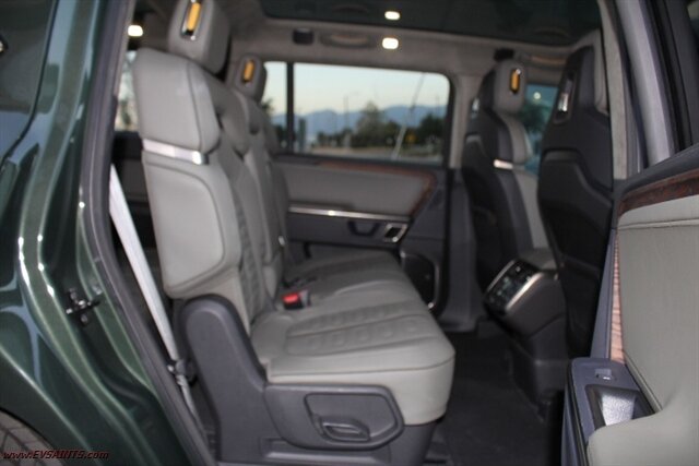 2023 Rivian R1S Adventure AWD - Photo 11 - Rialto, CA 92376-8618