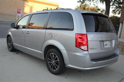 2018 Dodge Grand Caravan GT  EASY FINANCE - Photo 5 - Rialto, CA 92376-8618