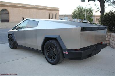 2024 Tesla Cybertruck Foundation AWD   - Photo 10 - Rialto, CA 92376-8618